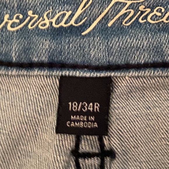 Universal Thread Embroidered Jeans - Picture 9 of 9